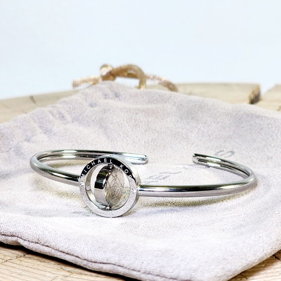 MICHAEL KORS PAVÉ SILVER TONE BANGLE BRACELETS. LOT OF 3. - Picture 6 of 11